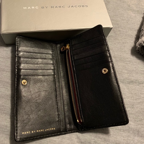Marc Jacobs “Classic Q” - Miru Leather Wallet - Picture 2 of 3